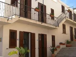 La Plaza * Levanzo